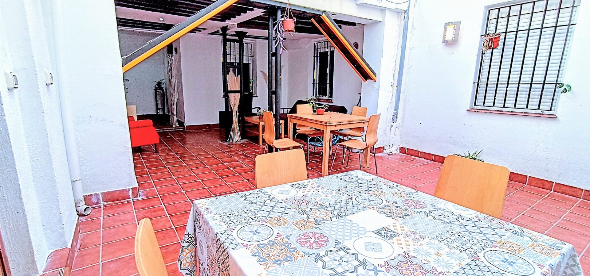 Una familia, cuatro edificios y el centro de Granada